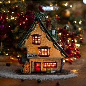 Vintage Xmas Santa Claus Village Dept 56 North Pole Elf Bunkhouse Ceramic Decor